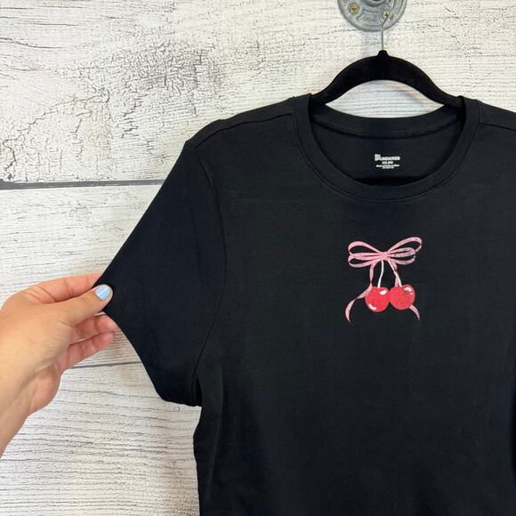 No Boundaries Women's Black Cherry Bow Graphic Short Sleeve Crop Tee Size XXL - Picture 3 of 5